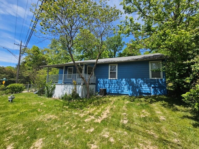 Building Photo - NIce remodeled 2 bedroom home close to dow...
