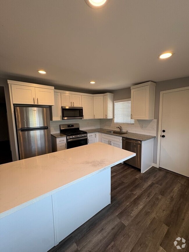 Building Photo - 4477 Hilltop Dr Unit 1 Rental