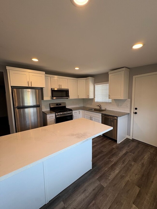 Building Photo - 4477 Hilltop Dr Unit 1 Rental