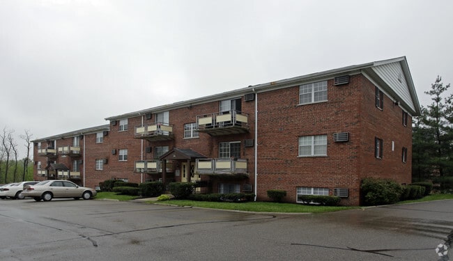 Building Photo - Oaks Apartments