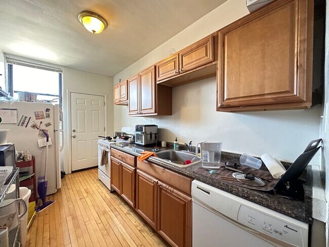 Photo - 706 W Roscoe St Unit J03P