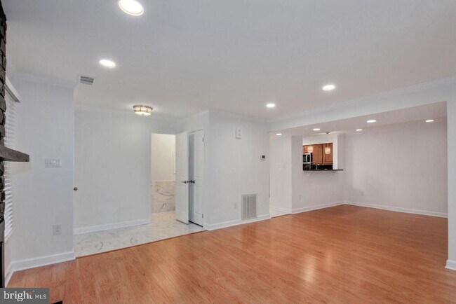 5801 Linden Square Ct