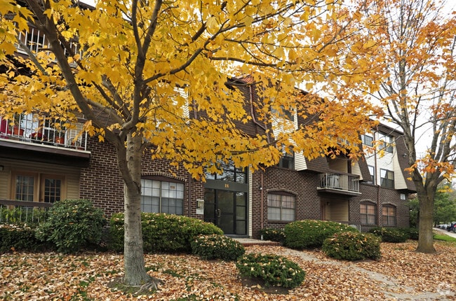 Building Photo - Green Plaza Rental