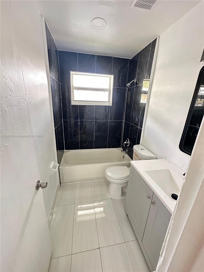 Photo - 5303 NW 18th Ct Unidad 5303