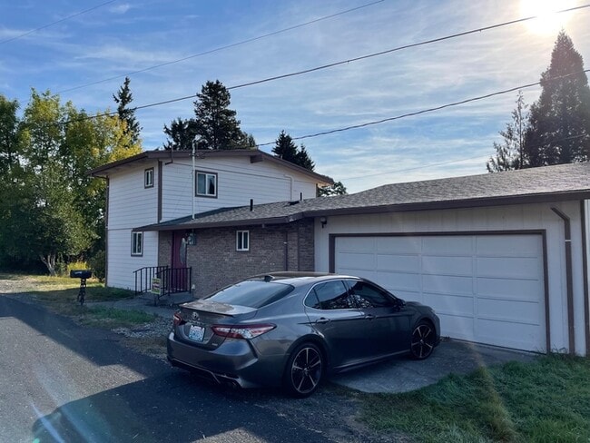 Photo - BEAUTIFUL THREE BEDROOM AT SILVER LAKE