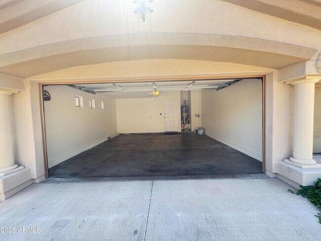 Photo - 11000 N 77th Pl
