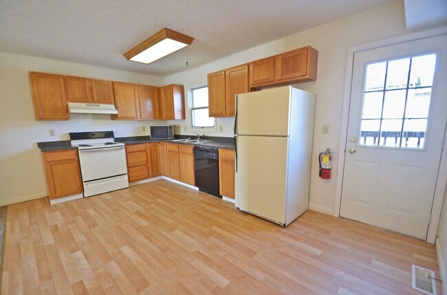 Photo - 3 story, 3.5 bedroom!