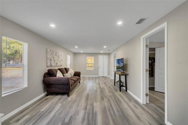 Photo - 1719 W 3rd St