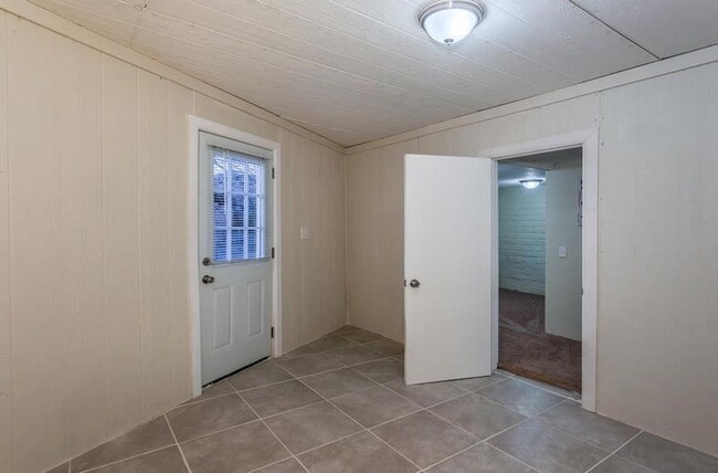 Photo - Eclectic 3 Bedroom 1 Bathroom with 2 Offices/Hobby Room
