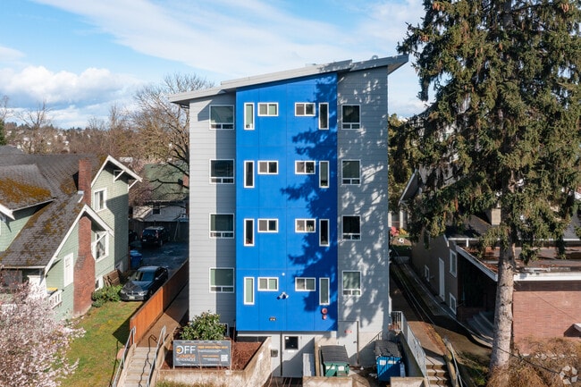 Building Photo - Juno Studios
