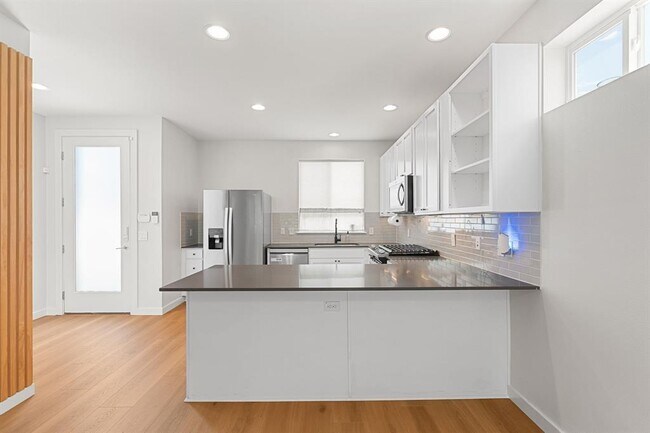 Photo - 705 N Bluff Dr Unit 6