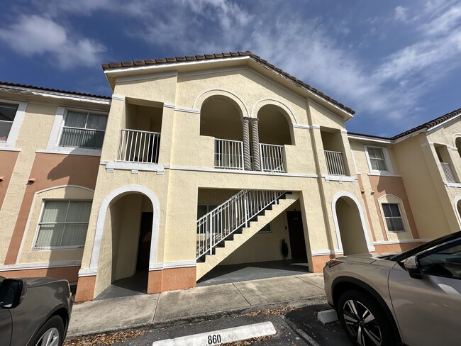 Building Photo - 1651 SE 28th Ct Unit 203 Rental