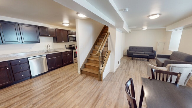 Unidad 1 - 1104 S Forest Ave