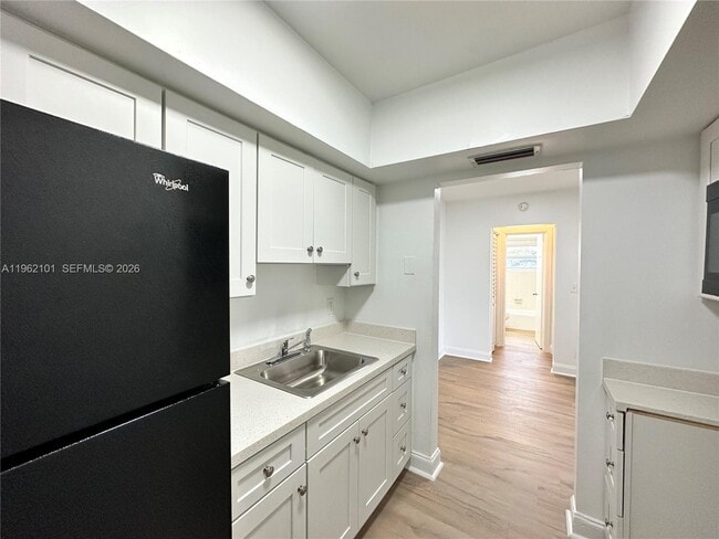 Photo - 2822 Van Buren St Unidad 201