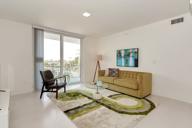 Building Photo - 1710 SW 27th Ave Rental
