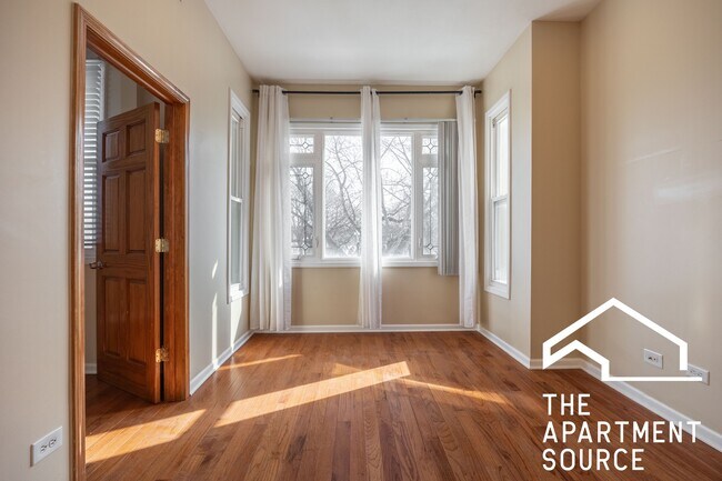 Photo - 2028 N Hamlin Ave Unit 2