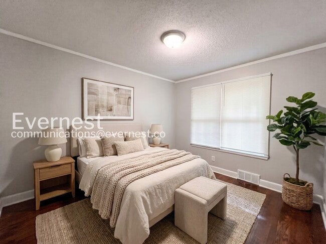 Photo - 2 Bed/1 Bath Home with Off-Street Parking / Available Now!