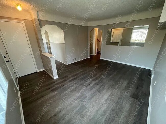 Photo - 14805 Russell Ave