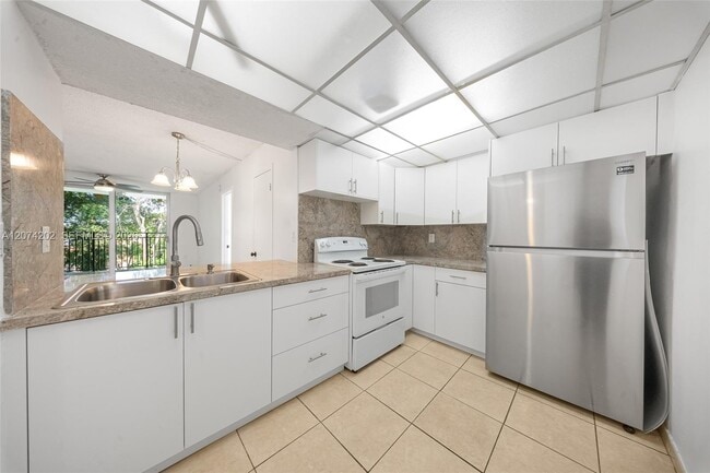 Building Photo - 14155 SW 87th St Unit 404-E