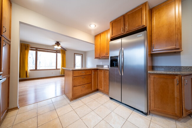 Photo - 1410 Juneau Ln N