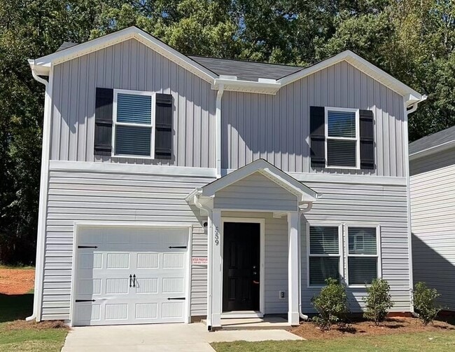 Building Photo - Charming single family house!3bedrooms, 3b...