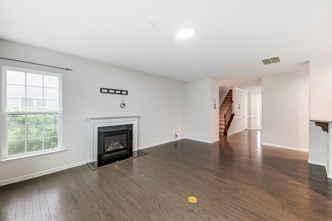 Photo - Rare opportunity in Allen Mills !!