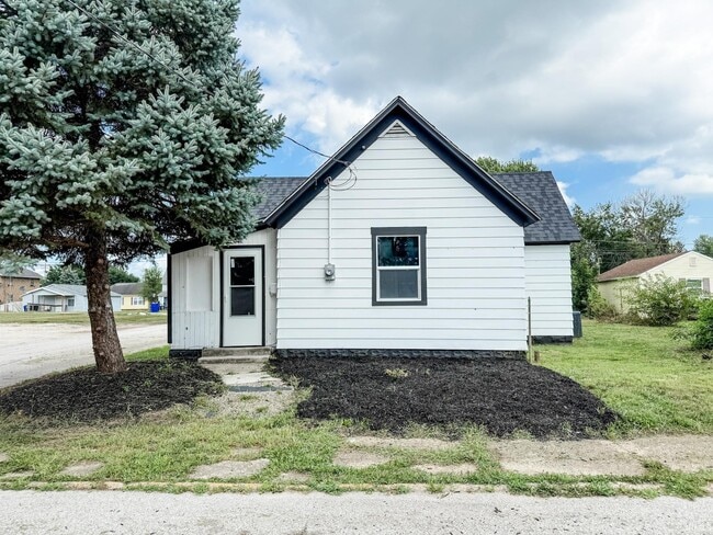 Building Photo - 1924 N Indiana Ave