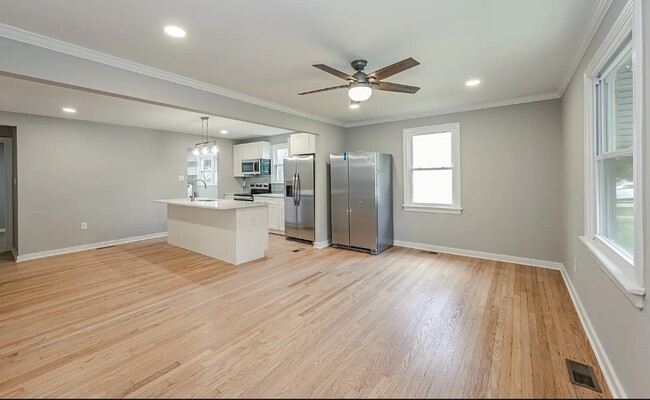 Photo - 1404 Landis Dr