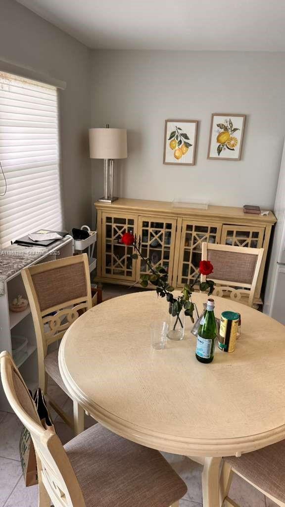 Photo - 4050 Ainslie Dr Unit 4050