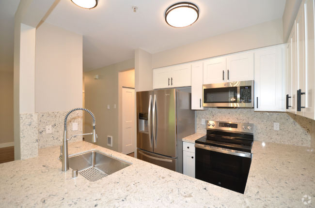 Building Photo - 13000 Admiralty Way Rental