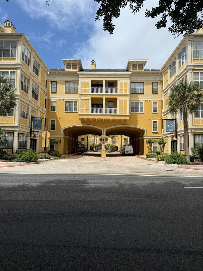 Building Photo - 860 N Orange Ave Unit 258