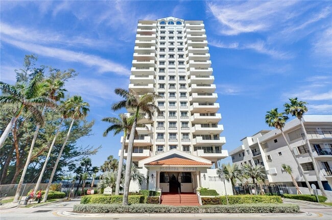 Building Photo - 6422 Collins Ave Unit 1402