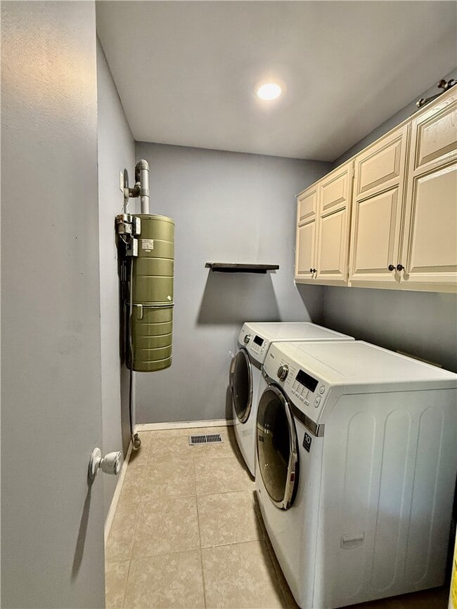 Building Photo - 20 Annette Ln