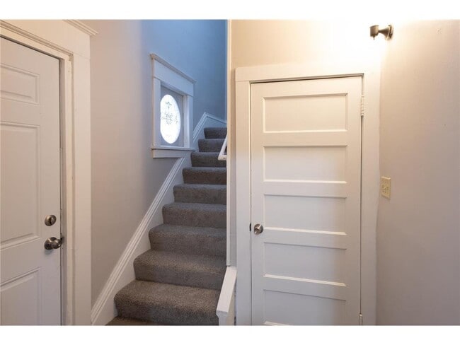 Photo - 678 Hawthorne Ave E