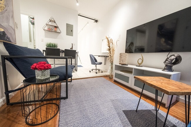 Photo - 317 E 75th St Unidad ID1031996P