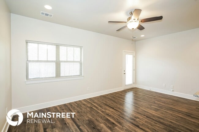 Photo - 136 Hartsville Ct