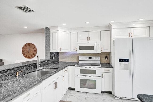 Photo - 147 SW 3rd St