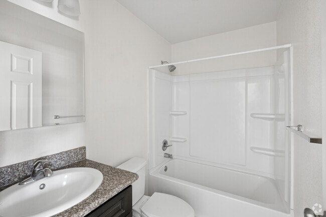 1BR, 1BA - 675SF - Bathroom