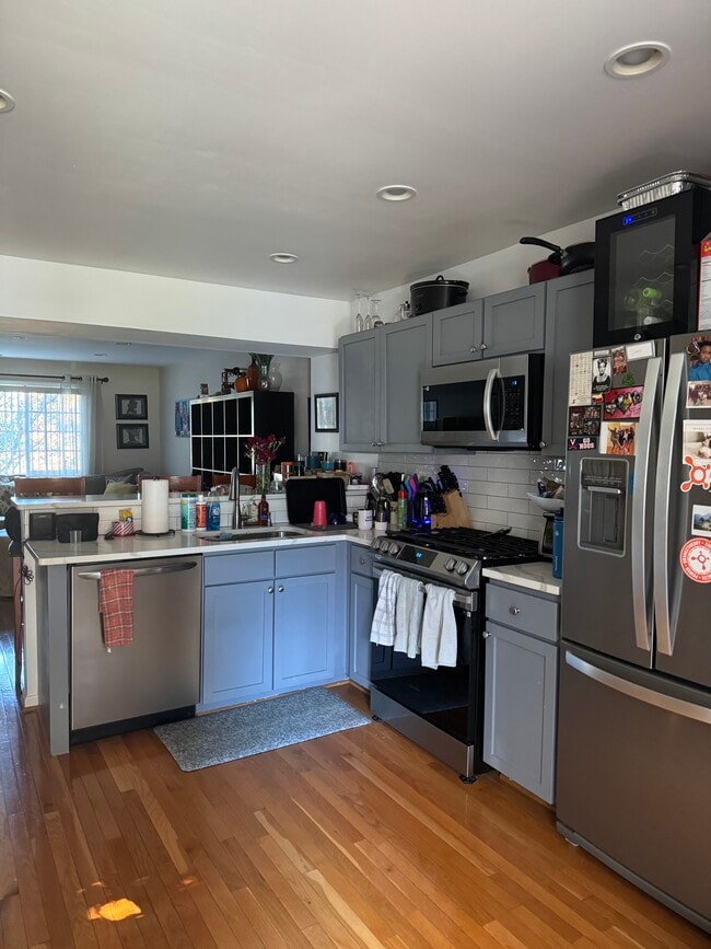 Kitchen - 1515A N Van Dorn St Unit 1515A