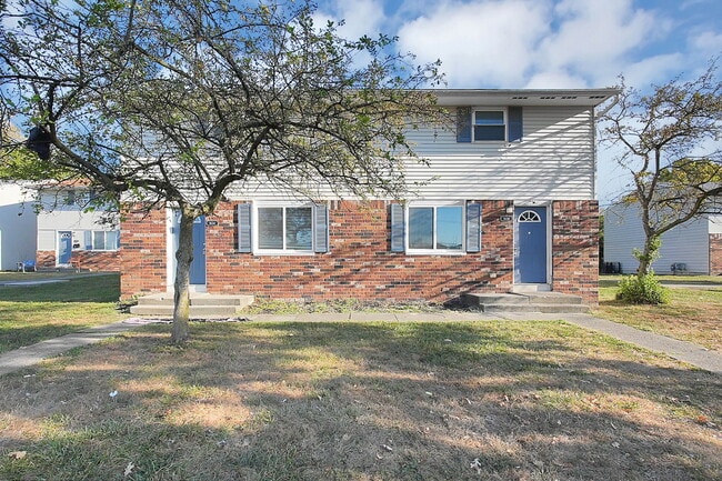 Building Photo - 1660 E 25th Ave