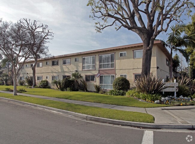 Photo - 10442 Lampson Avenue