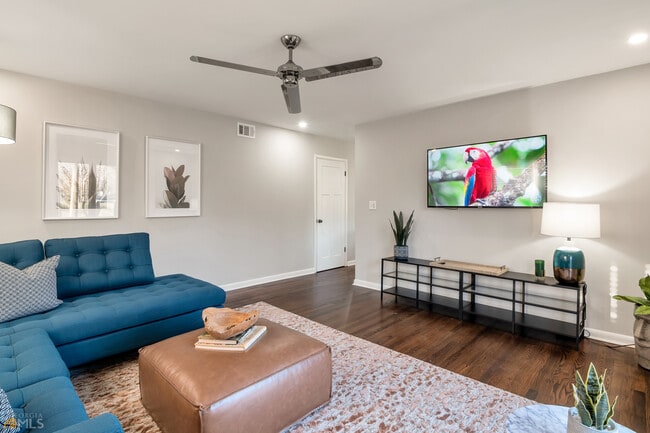 Photo - 3313 Campbell Rd SE