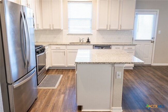 Photo - 366 Silver Springs Bend