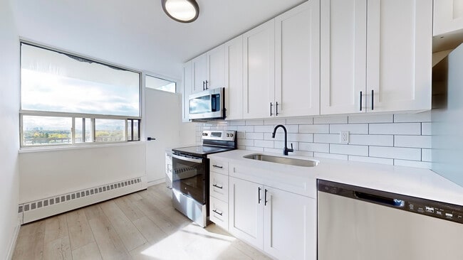 Photo - 675 Martin Grove Rd