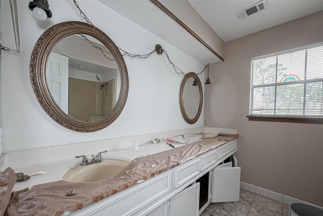 Photo - 811 Loire Ln