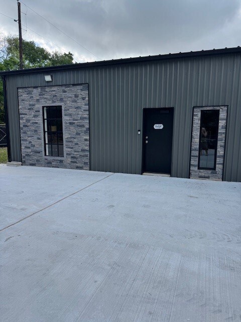 Building Photo - 18723 Mirror Lake Dr