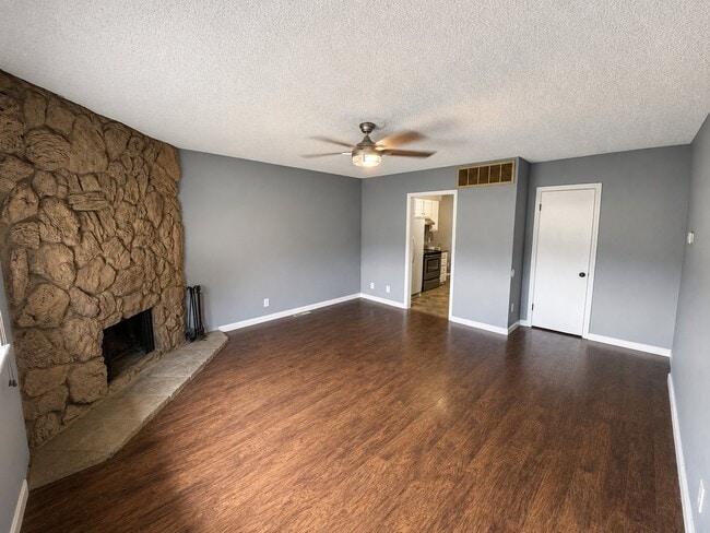 Photo - 539 S Deveron Dr