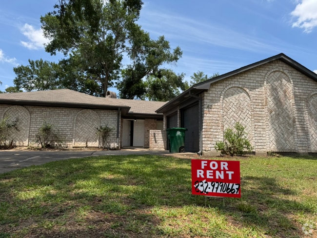 Building Photo - 5926 Par 4 Dr Rental