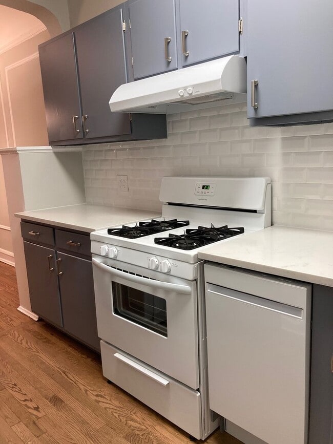 Photo - Recently Renovated East Rogers Park One Bedroom - Pets Welcome! Unidad 1649-1S