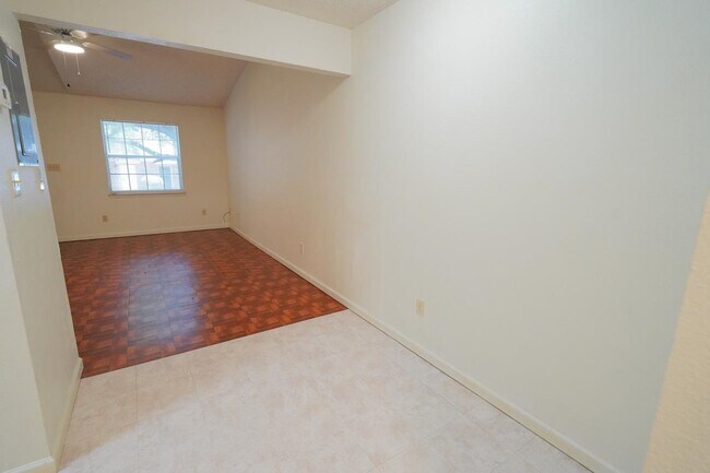 Photo - 2335 Parrot Ln